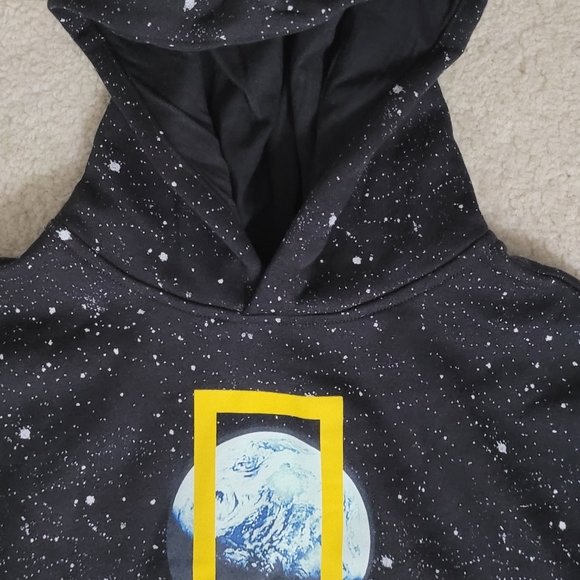 National Geographic Sweater - Picture 10 of 11